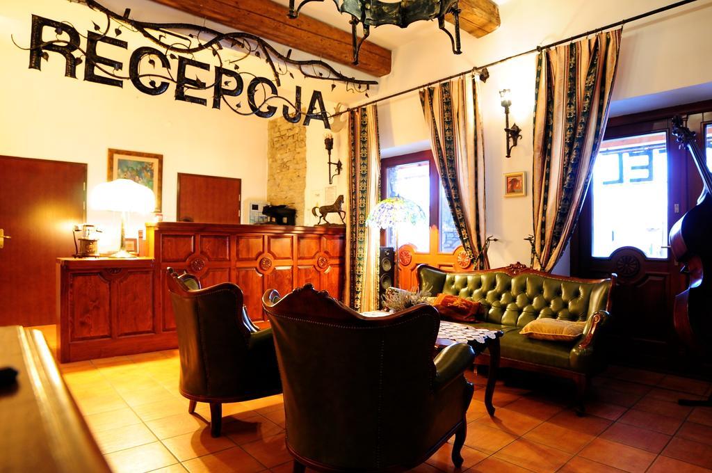 Folwark Stara Winiarnia Hotel Mszana Dolna Kültér fotó