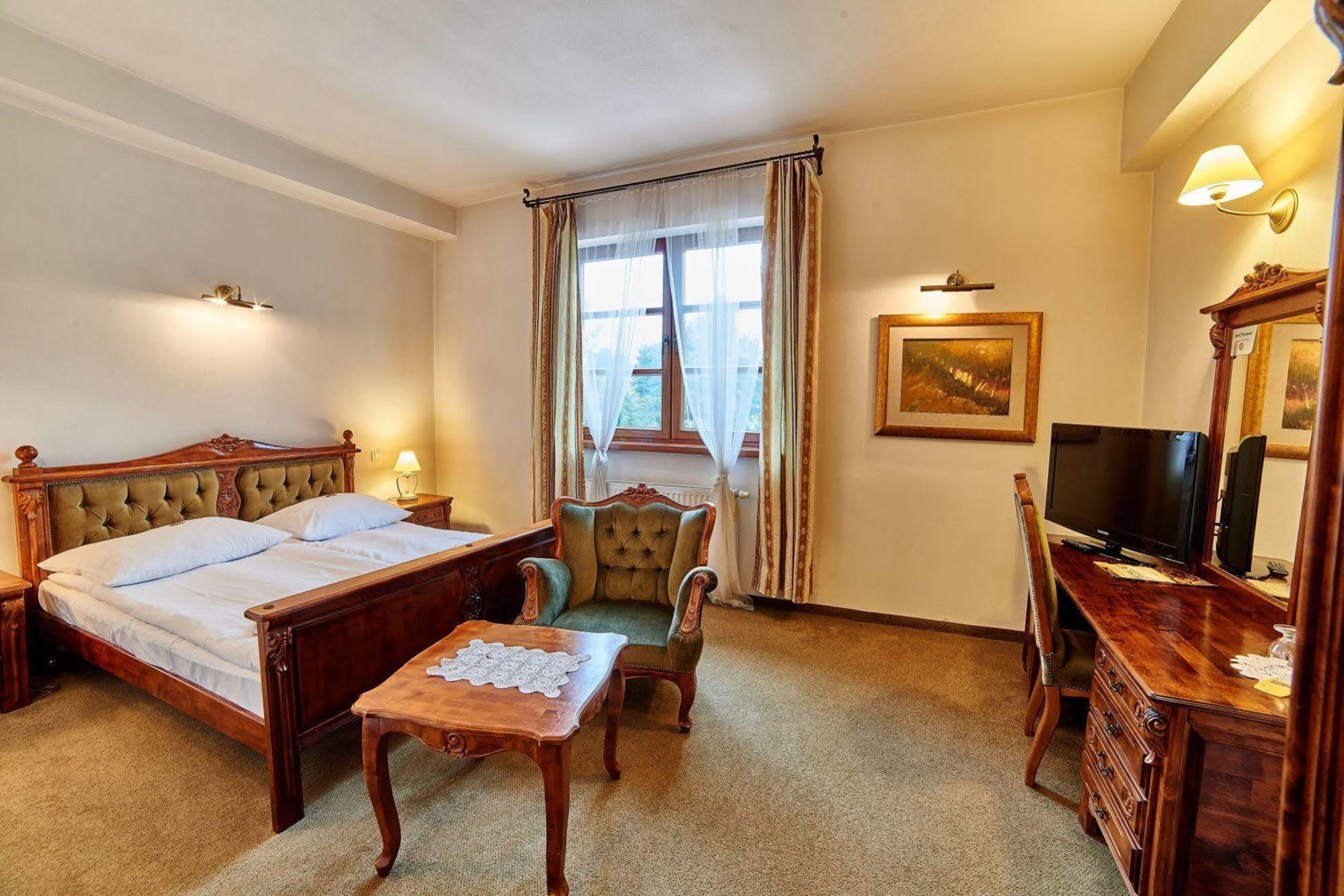 Folwark Stara Winiarnia Hotel Mszana Dolna Kültér fotó